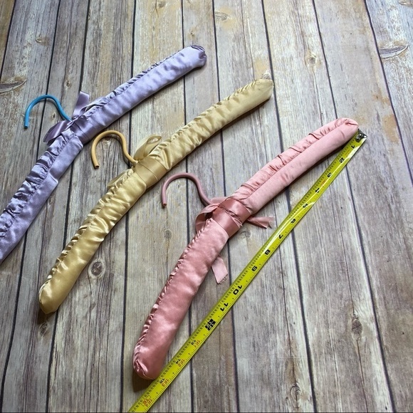 3 Vintage Soft Cushioned Satin Hangers 60s 70s Vintage Pink Purple Yellow Retro - Picture 7 of 8